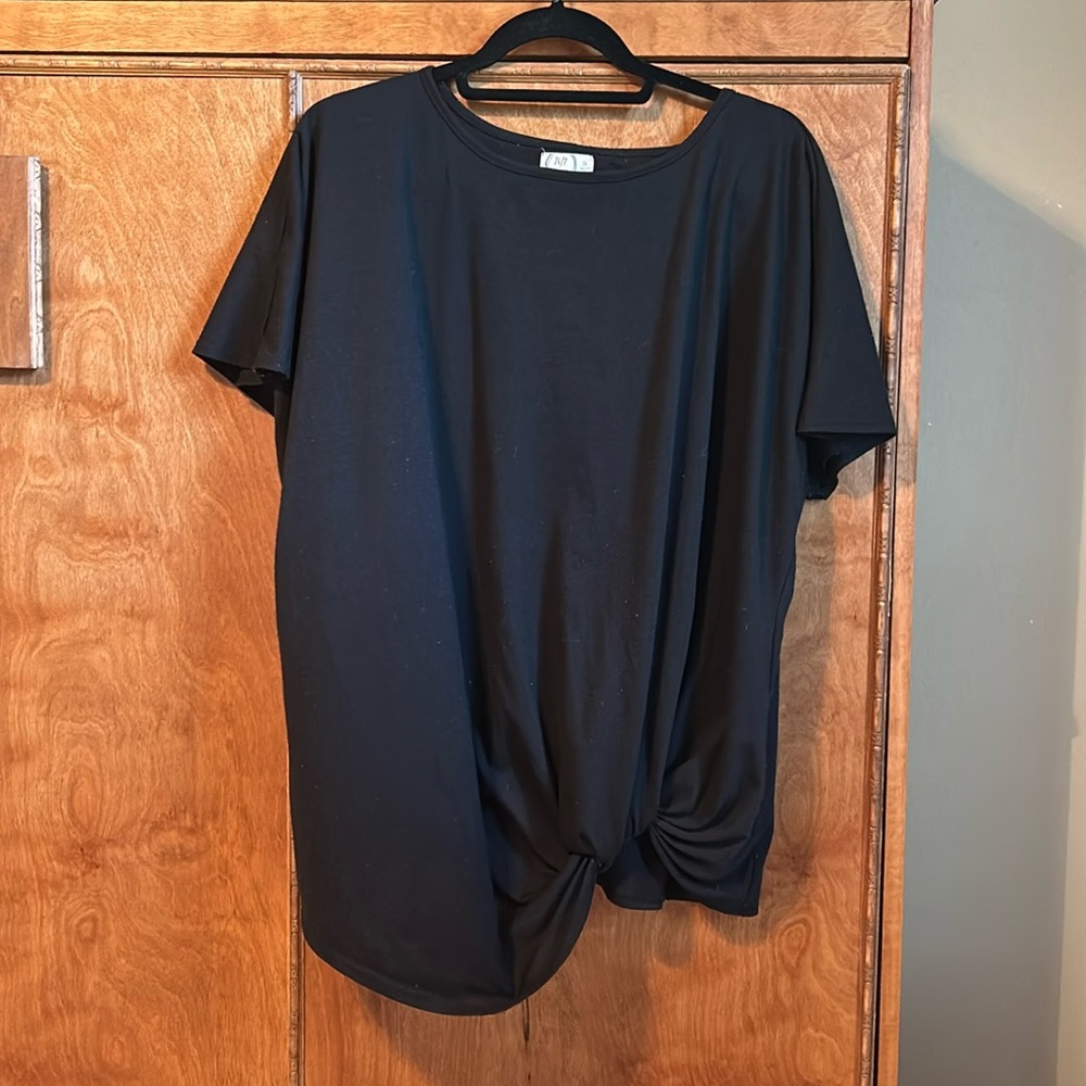 Women’s black shirt size 2X